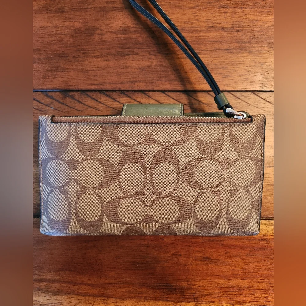 Coach Phone Wallet, Signature Canvas - Picture 4 of 7